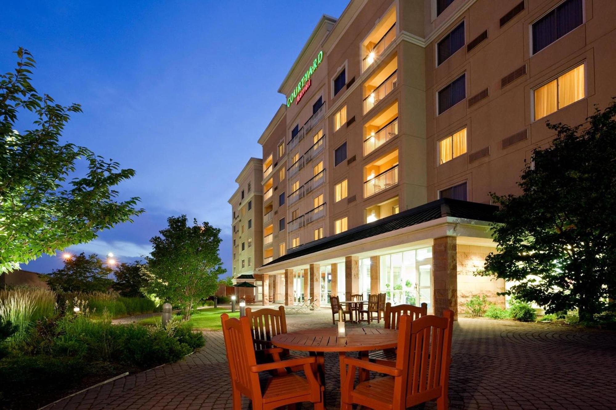 Courtyard By Marriott Toronto Маркъм Екстериор снимка
